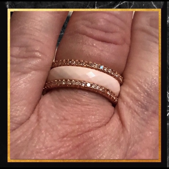 💍💍pink ceramic ring. Looks great with bands💍💍 - Picture 2 of 6